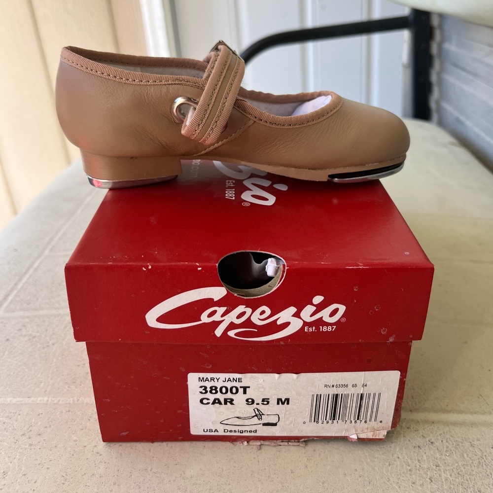 Brand new In box Capezio tap shoe #3800T Size 9.5 Medium width color Tan